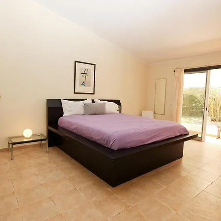 Golfinho In Alvor With 5 Bedrooms Villa