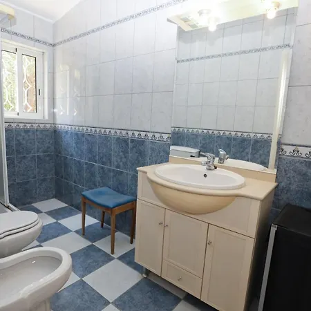 Villa Golfinho In Alvor With 5 Bedrooms