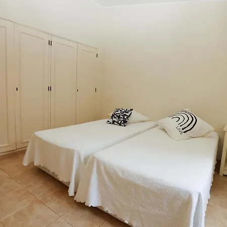 Golfinho In Alvor With 5 Bedrooms