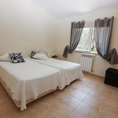 Golfinho In Alvor With 5 Bedrooms * Portimão